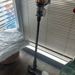 Dyson v9 Vacuum 
