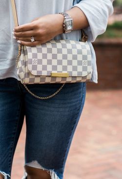 Used Louis Vuitton Crossbody Damier for Sale in Grayson, GA - OfferUp