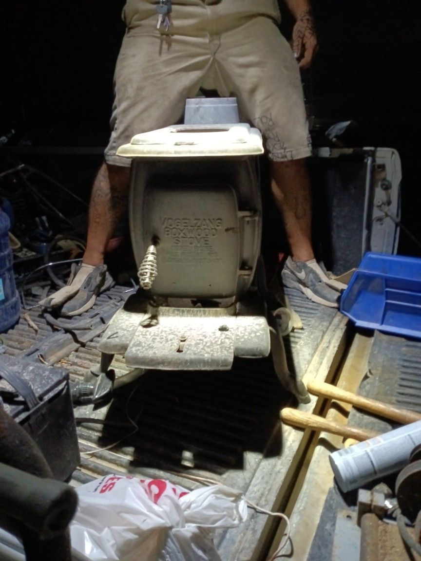 Vogelzang Boxwood Stove ~ $150 OBO for Sale in Victorville, CA - OfferUp