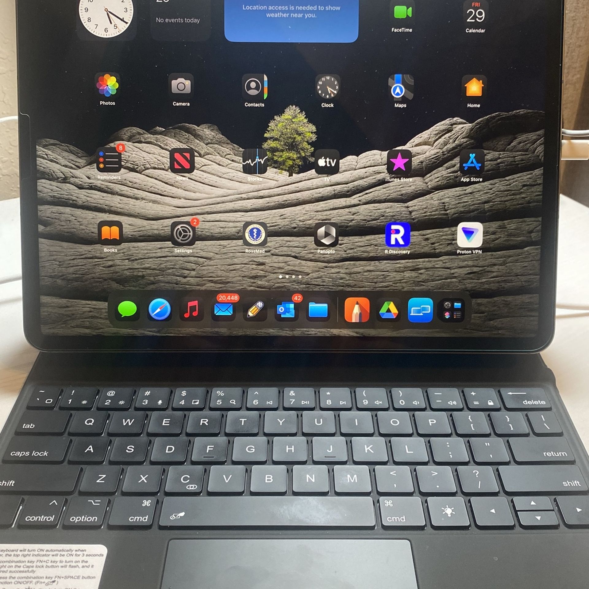 Floating Keyboard Case iPad 12.9” Backlit Keyboard Like New