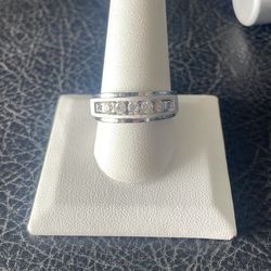 10KT Ring Size 11 With 50ct Diamonds 