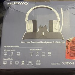 NUBWO G06 Pro Wireless Gaming Headset with Charging Station for Headset & PS5 Controller, 17ms Low Latency, 120H Battery Life, Dynamic 50mm Drivers-Wh