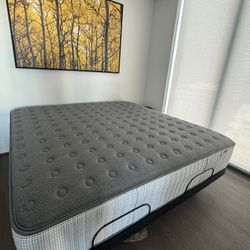 Premium King Size Bed Set for Sale – Like New ConditionPickup Only – Downtown San Diego