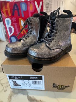Dr. Martens Kids Child Toddler Serena Faux Fur Lined Metallic Boot toddler size 8T SILVER DISTRESSED FOIL
