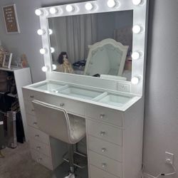 Makeup Vanity With Mirrror