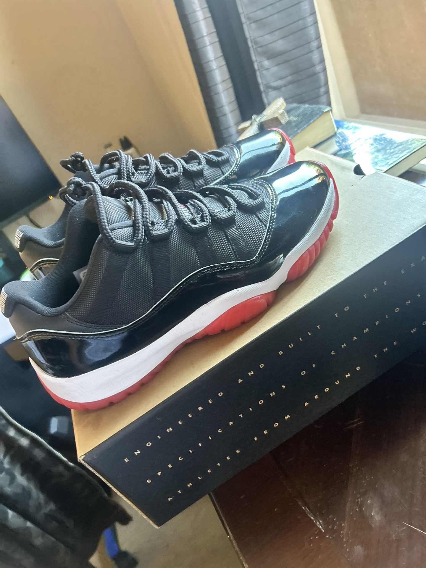 Air Jordan 11 Low Bred 2025