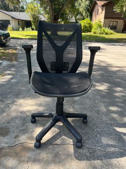 Kroy Ergonomic Mesh Swivel Task Chair
