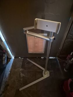 Tablet/phone stand