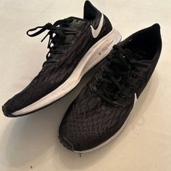 LIKE NEW Size 10 Nike Pegasus 36 Mens running shoes.