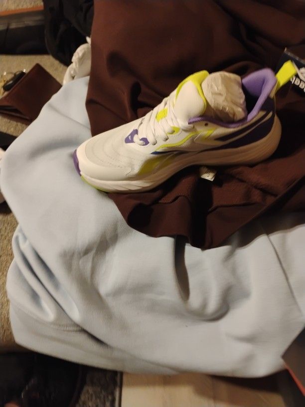 Ladies Reebok Size 7 New