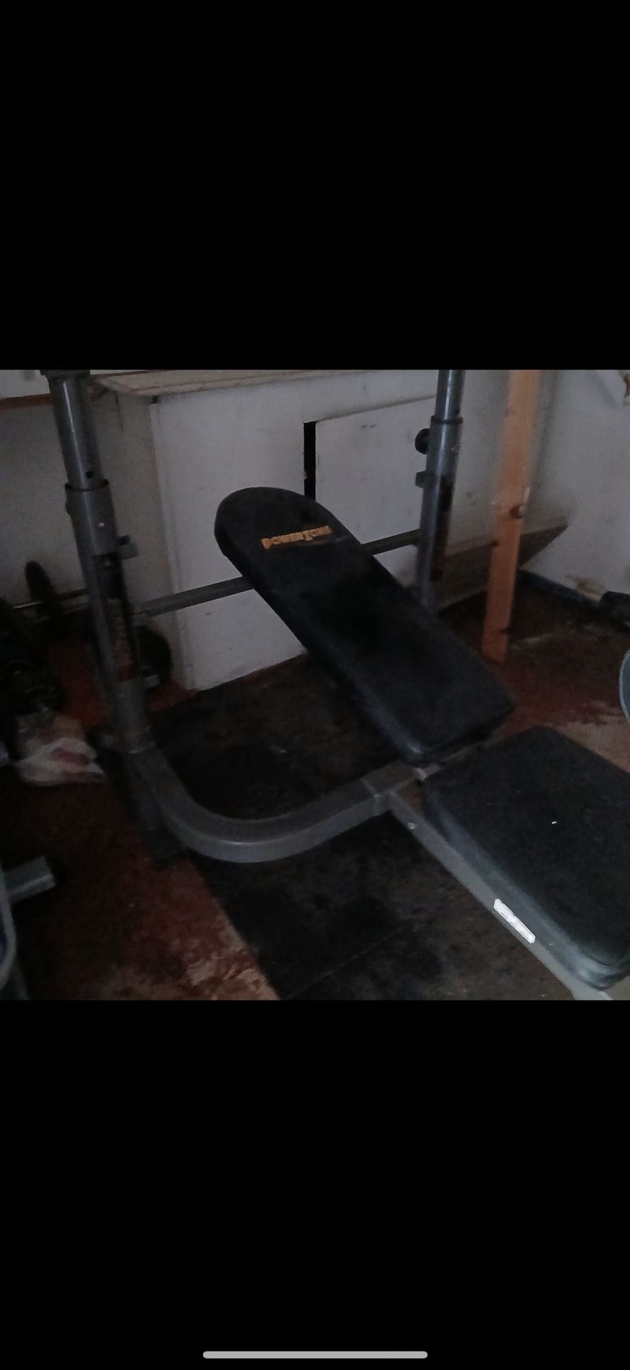 Adjustable Weight Bench With 500 pounds Of Weights 