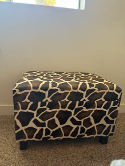Giraffe Print Storage Ottoman / Accent Chest – 23” Wide