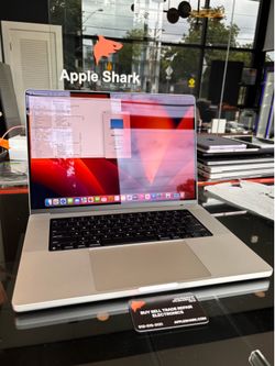 MacBook Pro 16in M1 Pro Chip 32GB RAM 512SSD! 98% Battery! 90 Day warranty! We offer financing