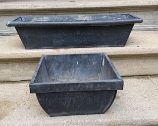 2 metal planters