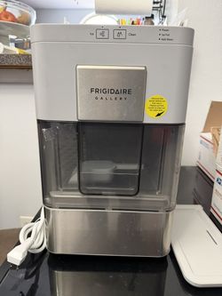 Frigidaire Gallery 44 lbs. Nugget Ice Make