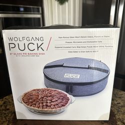 Wolfgang Puck 9” Glass Pie Baking Dish. Includes: Insulated Carry Bag.