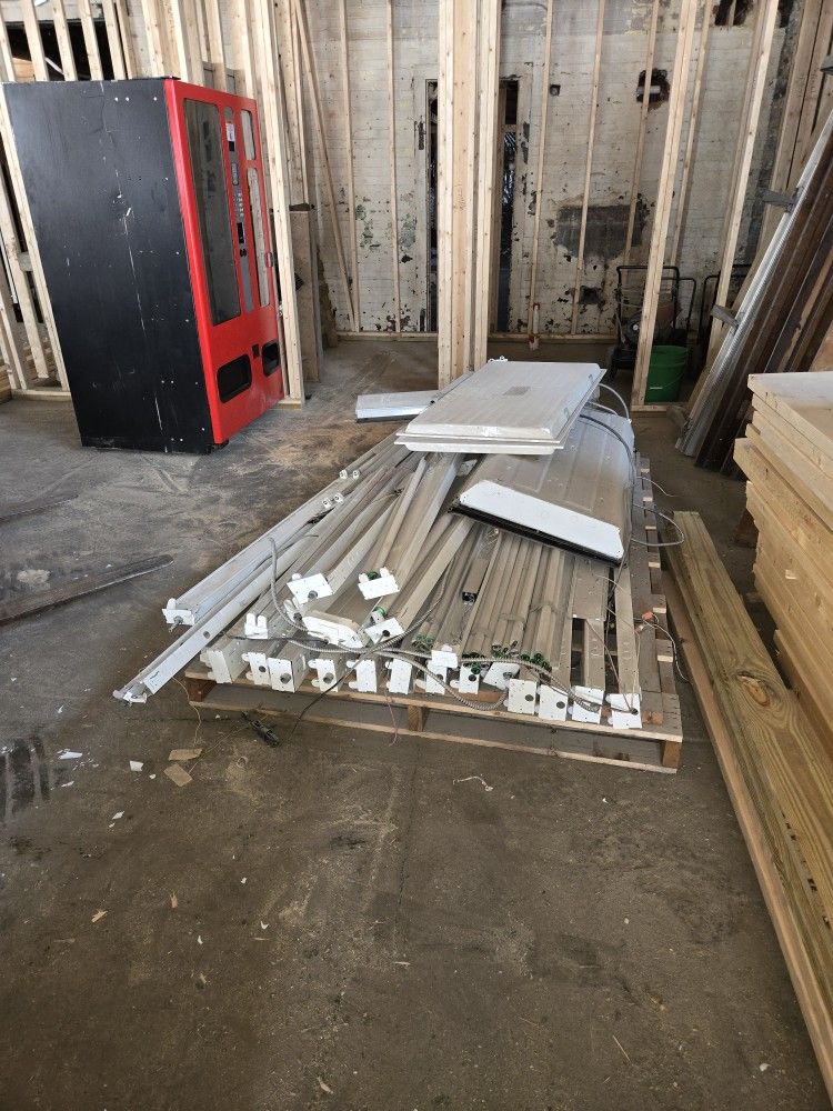 T8 Lights Fixtures With Bulbs Sold As Lot