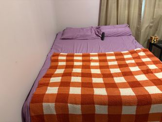 Queen sized sleep number bed and the remote