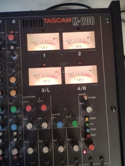 Tascam m-208