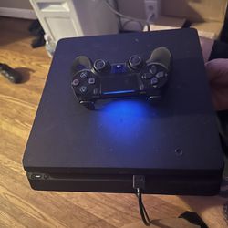 Ps4 with controller 