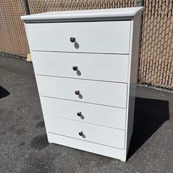New Chest 5 Drawer Dressers 