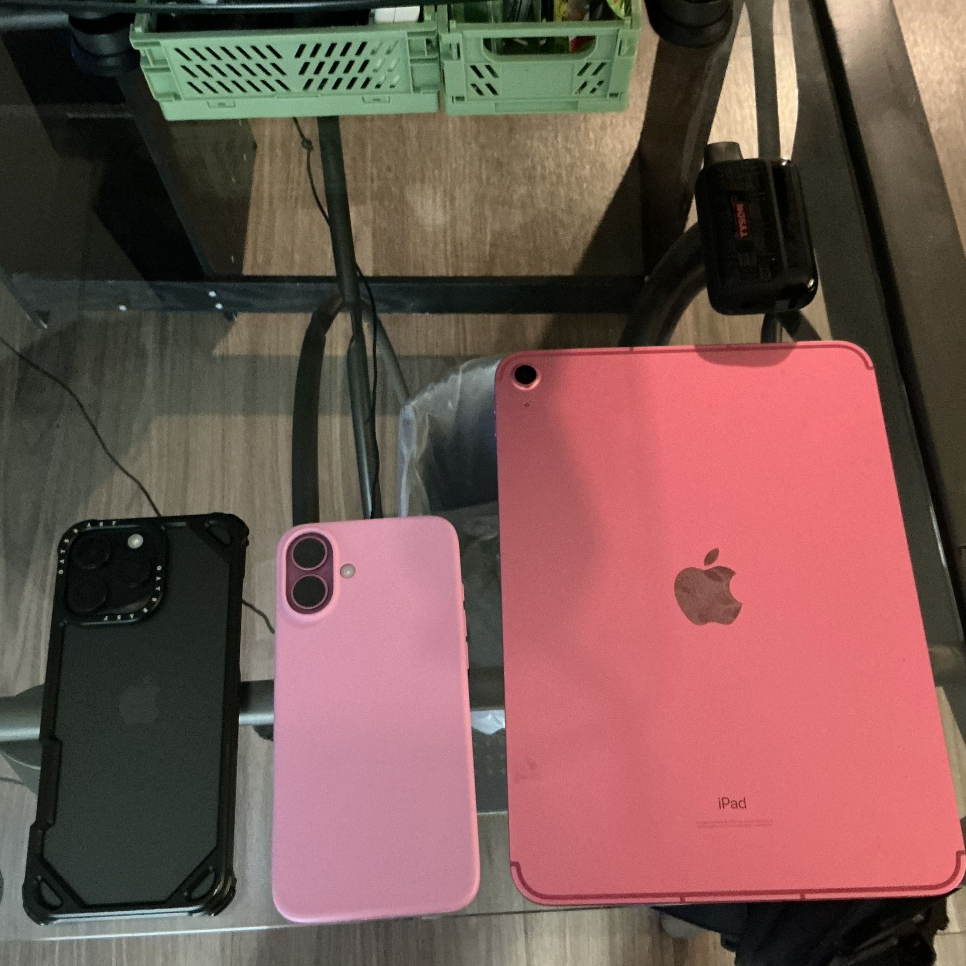 iPhone 16 Pro Max  128  iPhone 16 Plus 128 iPad 10th Gen 64