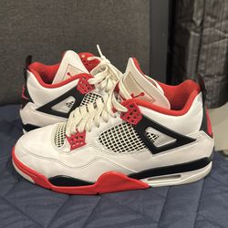 Size 9 OG Fire Red jordan 4