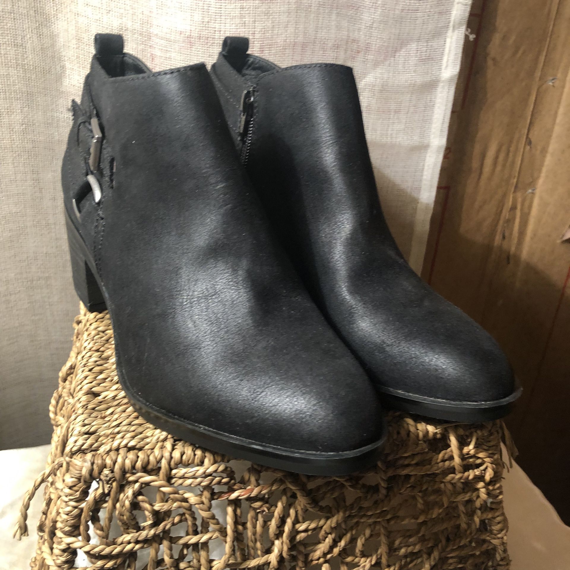 Rialto black womens booties