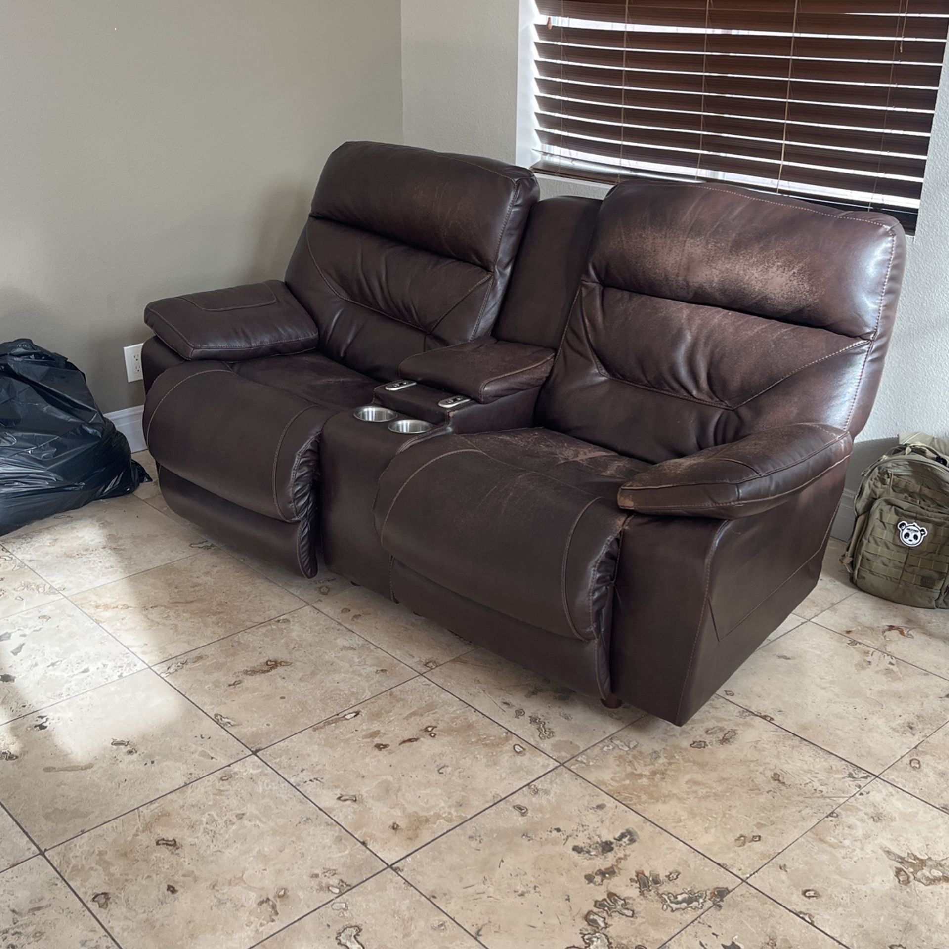 Couch automatic recline 