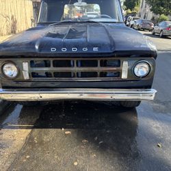Dodge D200