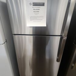 17.5 Cu. Ft. Top Freezer Refrigerator in Fingerprint Resistant Stainless Steel