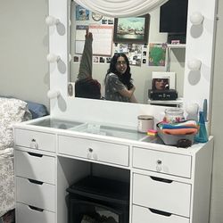 Vanity Mirror Use 