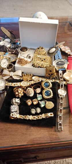 Lot of jewelry, watches, ECT...