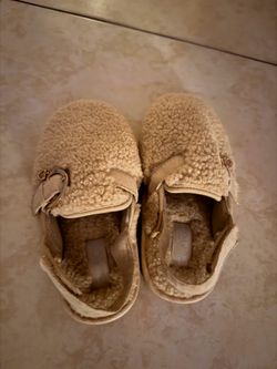 Size 13 girls children’s Place slippers