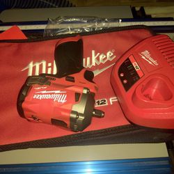 Milwaukee M12 3/8 Impact Wrench