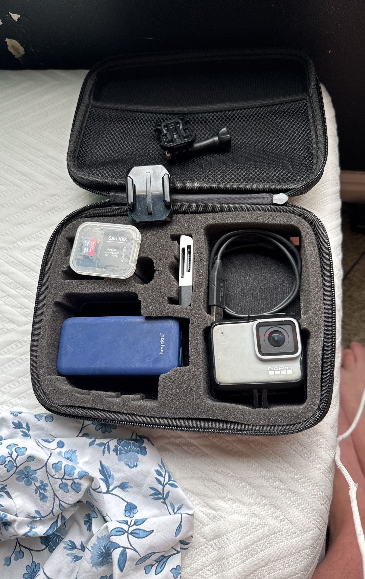 GOPRO Hero 7 White Starter Kit