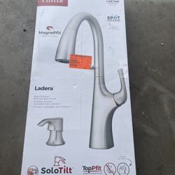 Pfister Ladera Single-Handle Pull Down Sprayer Kitchen Faucet with Soap Dispenser in Spot Defense St