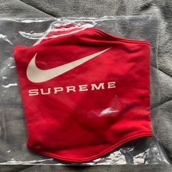 Supreme x Nike Neck Warmer “Red”
