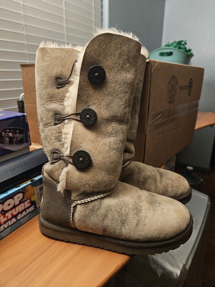 UGG Bailey Button Triplet Bomber Leather Sheepskin Winter Boots Womens Size 9
