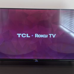 32” Roku TV (Excellent Condition)