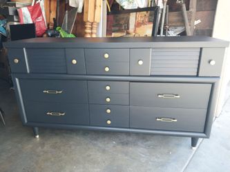 MILD CENTURY MODERN LONG DRESSER