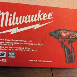 Milwaukee M12 1/4 Hex Screw Driver Kit