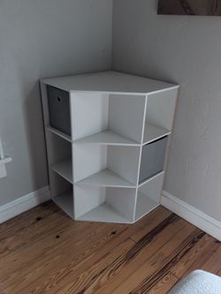 Corner shelf free