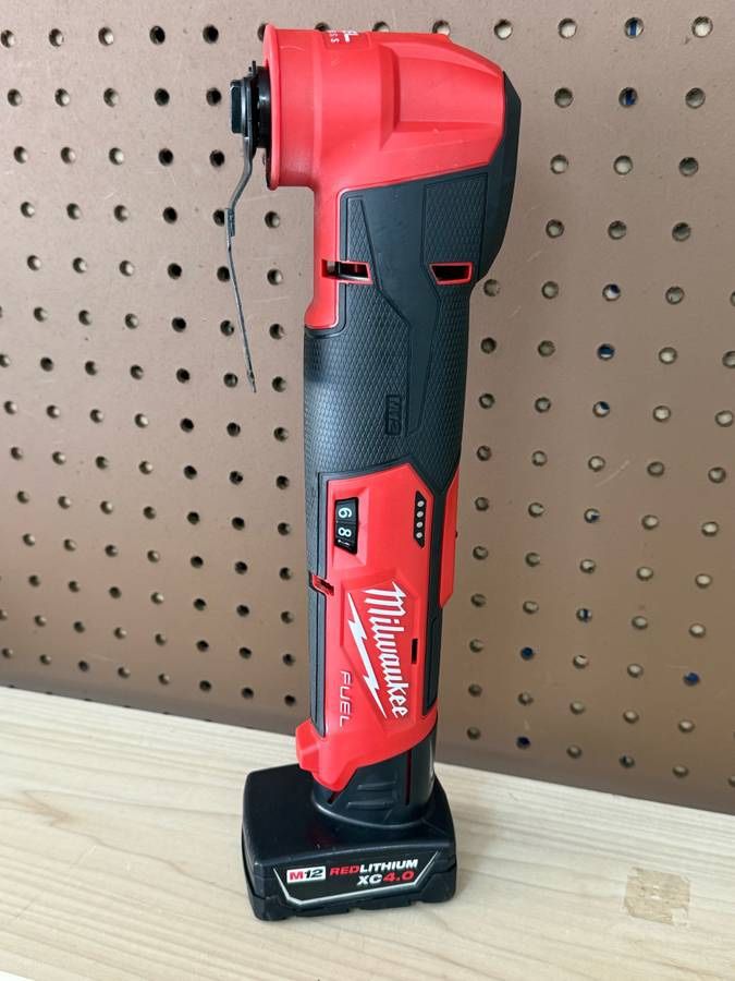 Milwaukee 2526-20 M12 FUEL Oscillating Multi Tool w/ 4Ah Battery