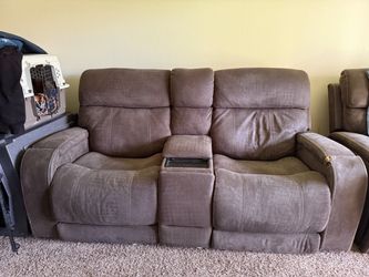 Electric reclining loveseat