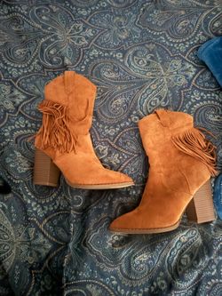 Faux sued western fringe style boots size 7.5