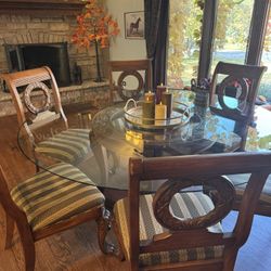 Dining Room Table And Chairs 