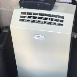 PORTABLE AC UNIT by WINTAIR  WORKS AWESOME