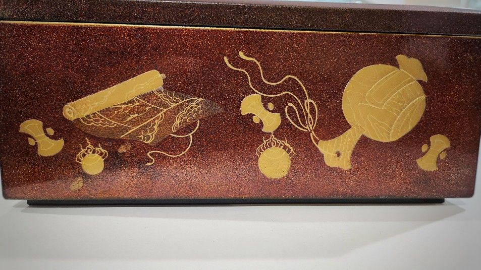 Antique Maki e Jūbako Lacquered 5 Tier Food Box with Storage Case (c. 1810s)