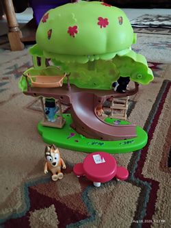 Bluey Treehouse with 6  characters